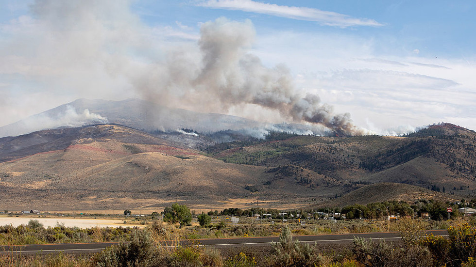 Human-caused wildfire forces 42,000 to flee in Nevada (VIDEOS)