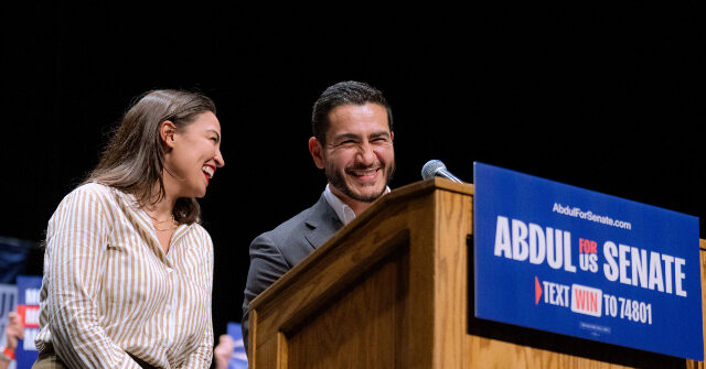 Alexandria Ocasio-Cortez Formally Resumes Her Membership in DSA
