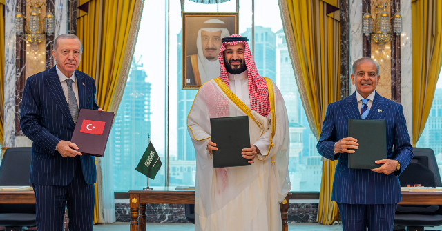 Iran Claims Turkey-Saudi-Pakistan Defense Deal a Loss for U.S.