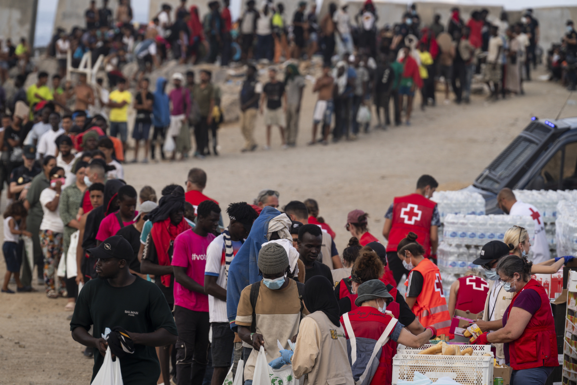 CEUTA, SPAIN - AUGUST 14: Migrants receive food and aid from the NGO's in El Trampolin Beach on August 14, 2026 in Ceuta, Spain. Fears of a second surge of migrant crossings into the Spanish North African exclave of Ceuta have intensified following anonymous social media calls and false online rumours claiming that the border with Morocco will open. This follows the crisis in late July where tens of thousands rushed the border due to misinformation surrounding a Spanish court ruling. One hundred deaths occurred as a result of 78000 migrants crossing from neighbouring Morocco. (Photo by Adri Salido/Getty Images)