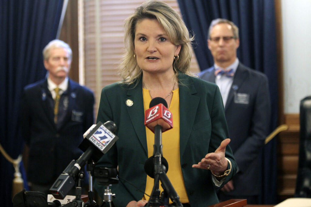 Populist Cindy Holscher beats establishment pick for Kansas Democratic gubernatorial primary