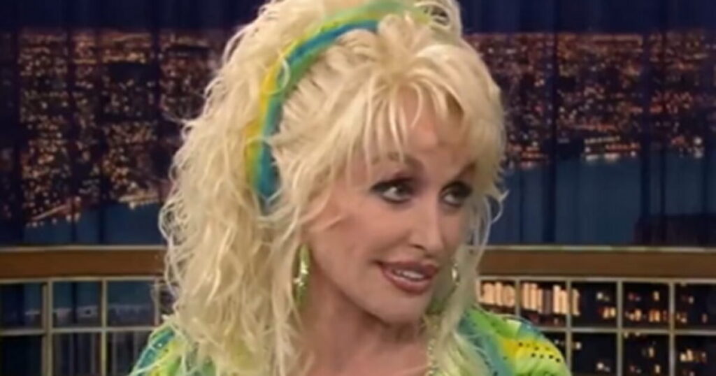 Watch Dolly Parton Tell the Story of How She Once Pulled a Gun on a Man in New York City for Harassing Her (VIDEO)