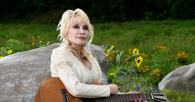 Trump Directs U.S. Flag Be Lowered in Honor of Dolly Parton: ‘Has Never Been Anyone Like Her’