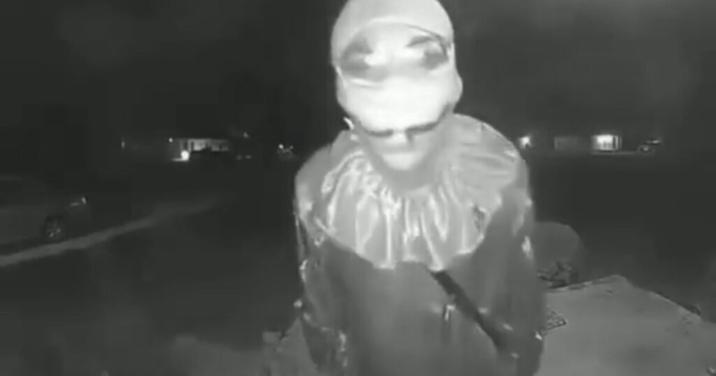 “I Have a Gift For You” – Knife-Wielding 15-Year-Old Dressed in Creepy Clown Costume Goes Door-to-Door, Fatally Stabs Elderly Neighbor (VIDEO)