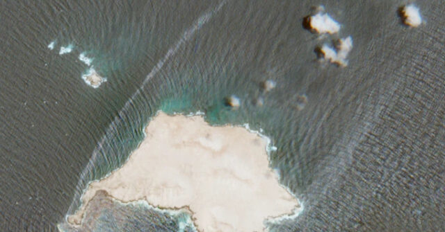 Salvage Teams Struggle to Contain Oil Spill from Tanker Grounded near Oman