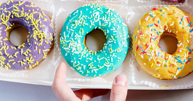 WATCH — Arizona Neighbors Boost Struggling Donut Shop’s Business: ‘God Is Good’