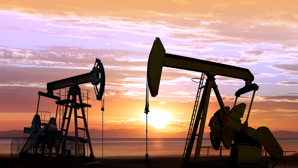JPMorgan throws in towel on forecasting oil price
