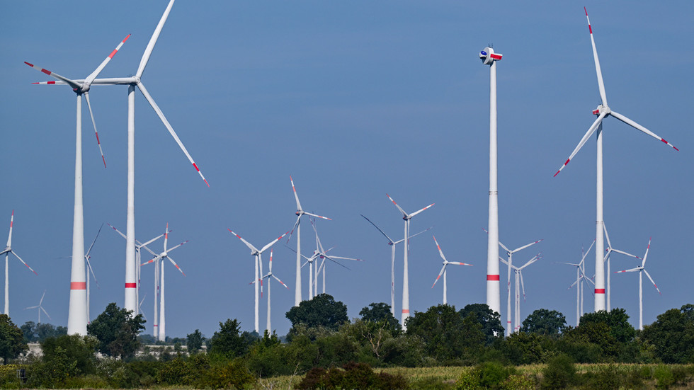 Germany pledges to phase out fossil fuels