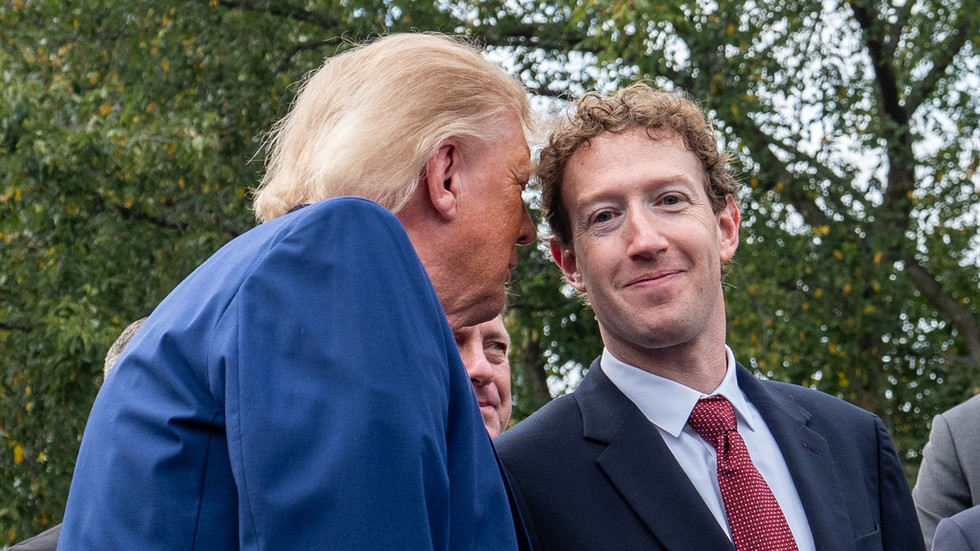 Trump and US tech giants sign pact to stop AI from going rogue (VIDEOS)