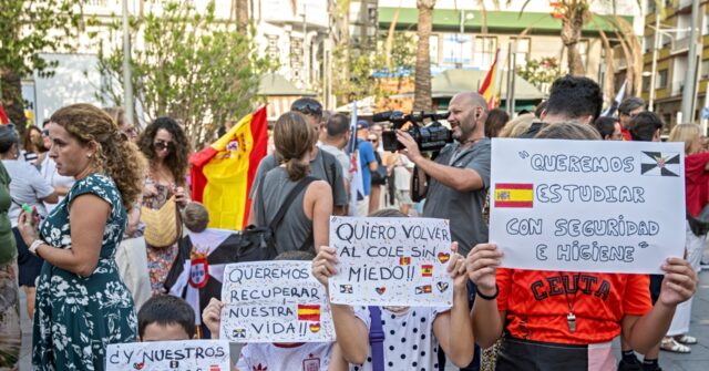 Watch: Ceuta Residents Form Human Chain to Protest New Migrant Shelter