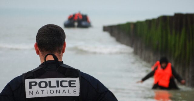 French Police Witnessed ‘Assisting’ Illegal Migrants Cross English Channel by Australian Newspaper