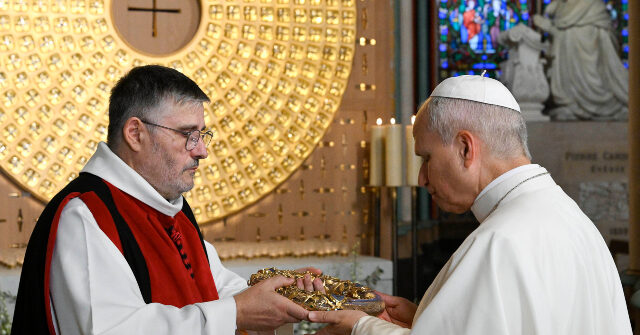Watch: Pope Leo XIV Kisses Jesus’ Crown of Thorns in Renovated Notre Dame