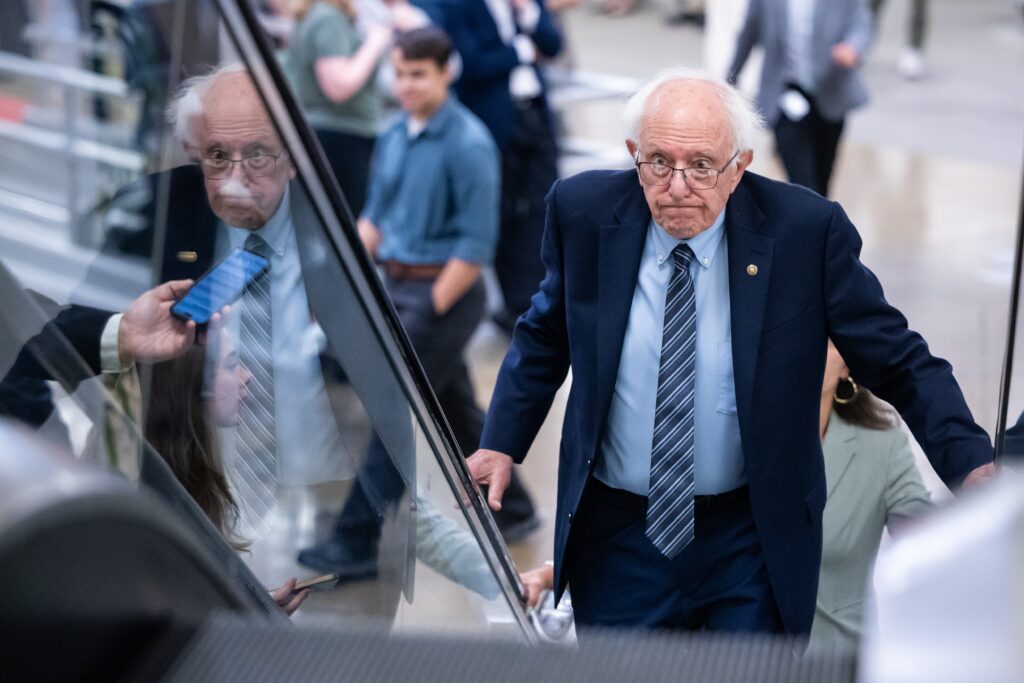 Sanders, Casar introduce ‘superintelligence’ ban