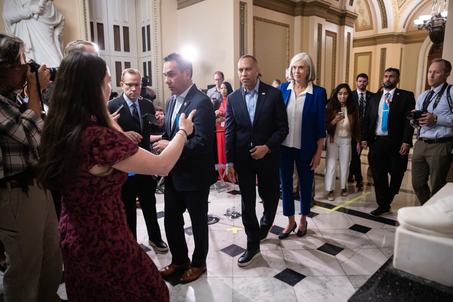 Hakeem Jeffries deflects on plan to address rebel Democrats